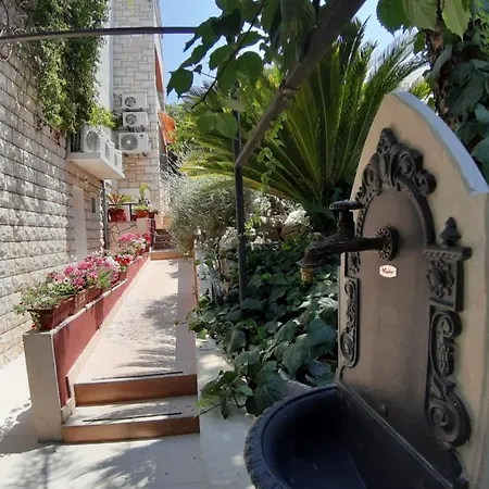 Tania Hvar Town