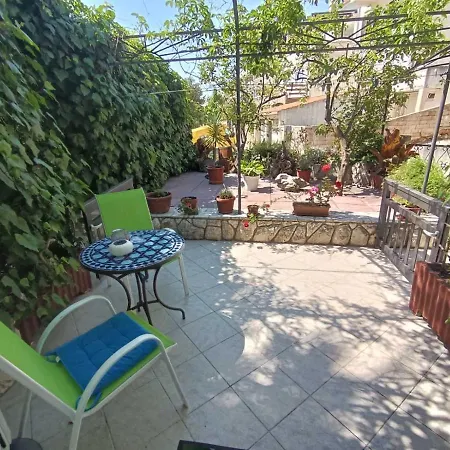 Tania Apartment *